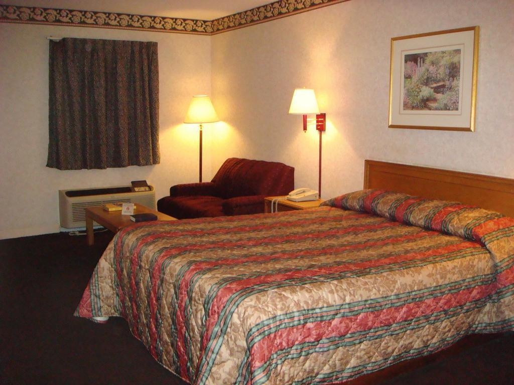 Americas Best Value Inn & Suites Macon Exterior photo