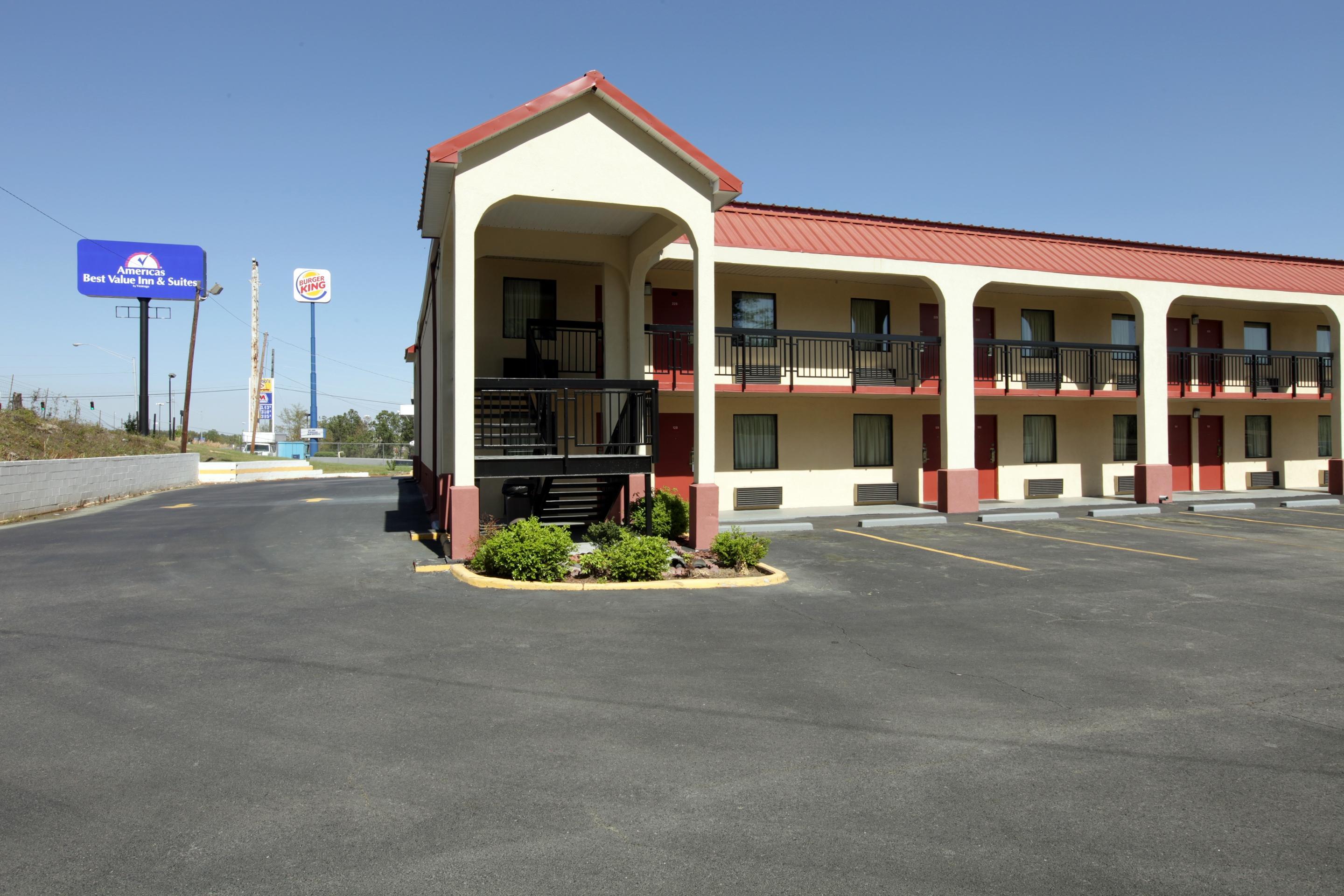 Americas Best Value Inn & Suites Macon Exterior photo