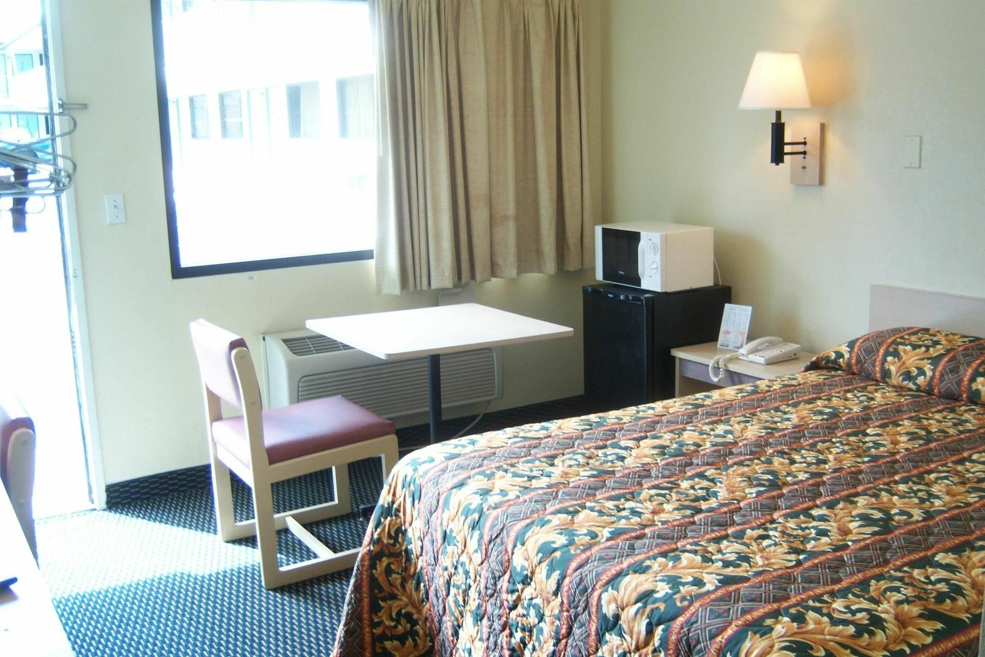 Americas Best Value Inn & Suites Macon Exterior photo